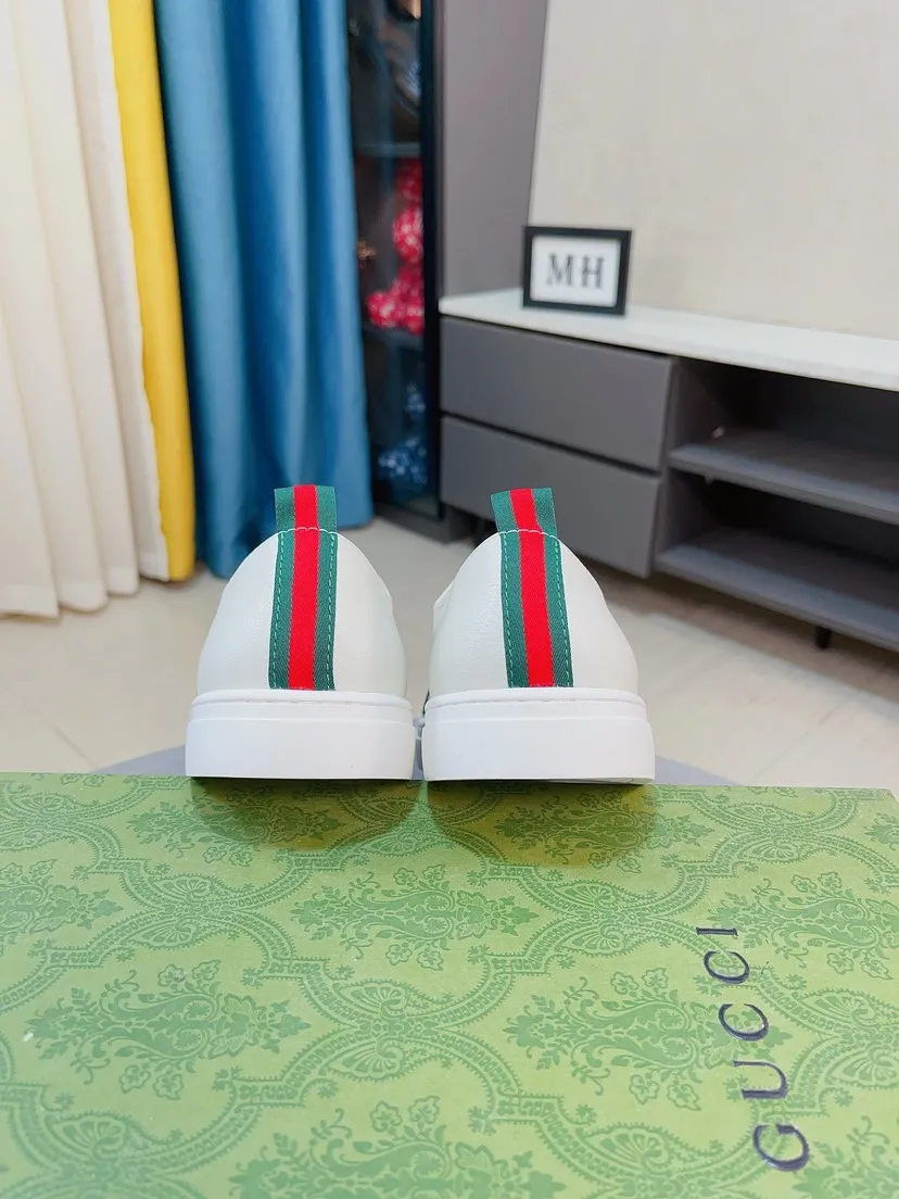 Men's shoes 💰440🌹🌹GUCCI [Gucci] New high-end brand of men's shoes, the latest fashionable casual men's shoes, trendy and versatile style, relaxed and sporty style, uppers imported from Italy, first-layer cowhide, genuine leather lining and ultra-fine workmanship. Original personalized fashionable rubber wear-resistant outsole, light and comfortable on the foot, size 38-44